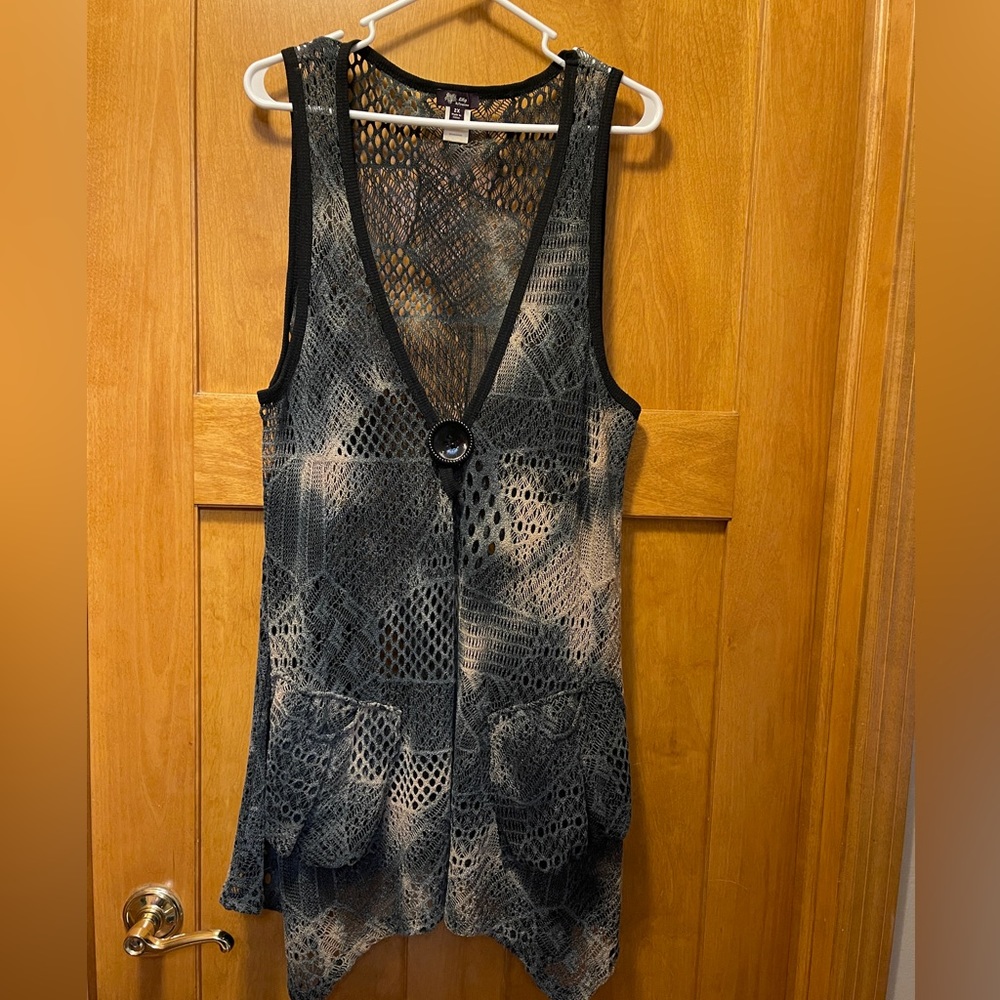 Beautiful boutique brand 2X tunic vest.